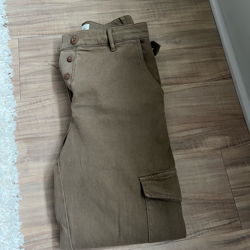 Aritzia Wilfred khaki cargo pants in brown